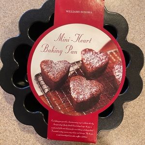 William Sonoma Mini Heart Baking Pan New